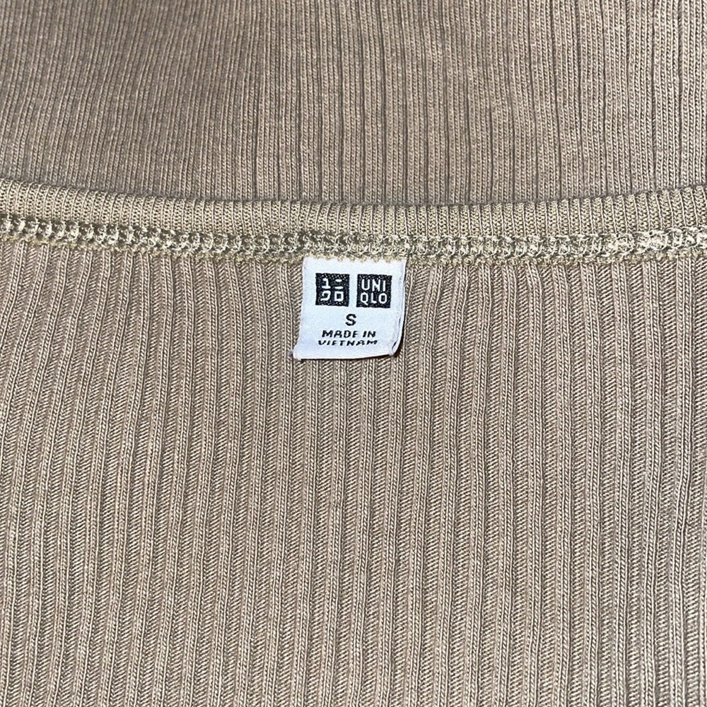 Uniqlo Gray Fitted Crop Long Sleeve Tee. Size Small. - Picture 3 of 4